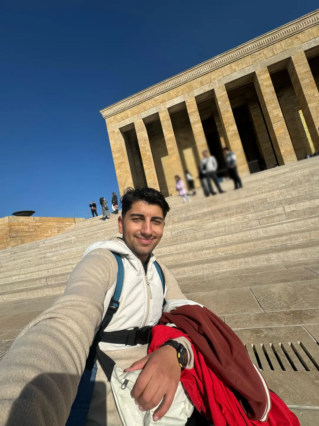 Yiğit, Ankara’da Anıtkabir’in merdivenlerinde